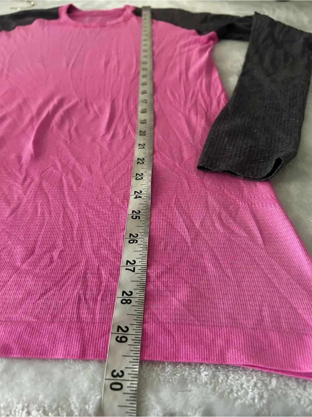 Lululemon Women's 12 Pink Grey Long Sleeve Raglan Swiftly Tech Thumbhole Gym Top